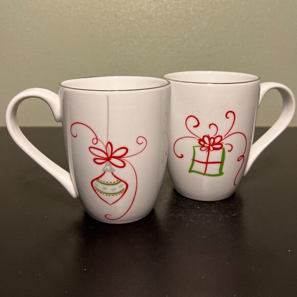 Set of 2 Vintage St. Nicholas Square ‘TIS THE SEASON Christmas Porcelain Mugs - Picture 1 of 9